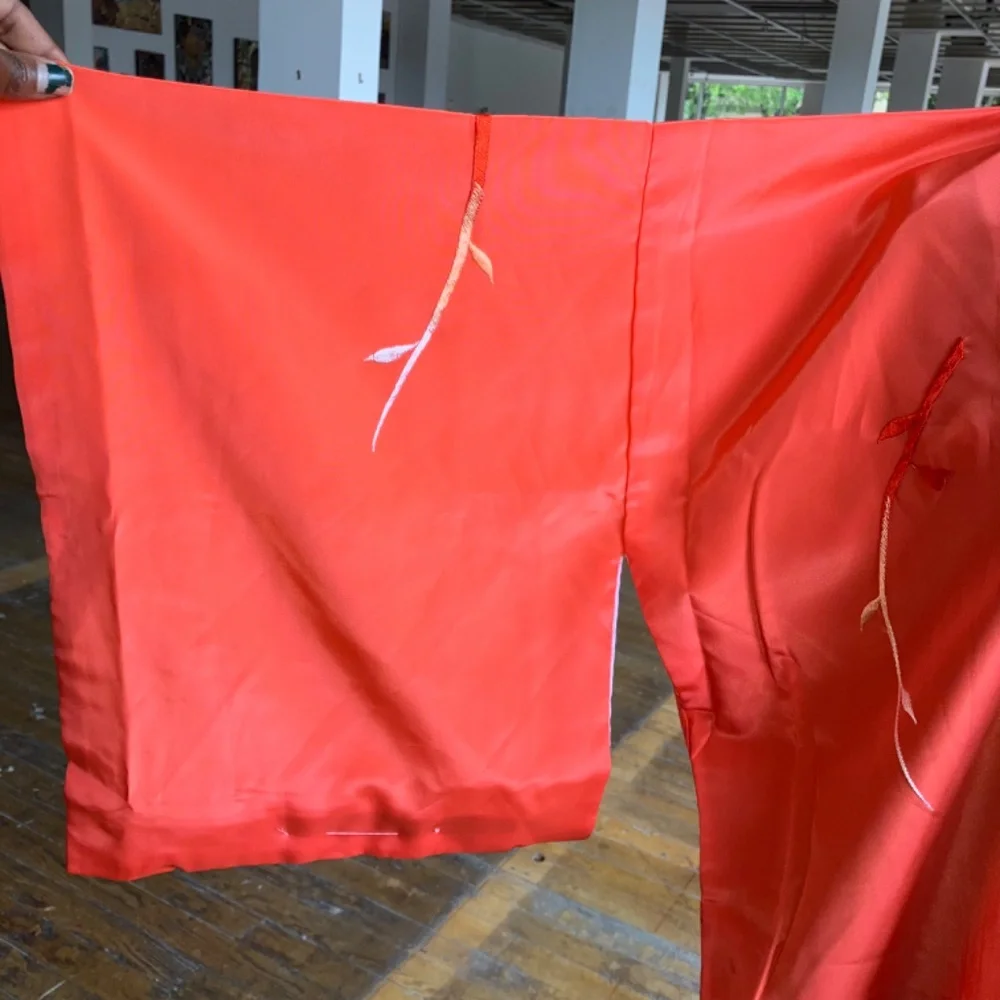 Salmon colored floral embroidered Japanese Kimon - Picture 5 of 8